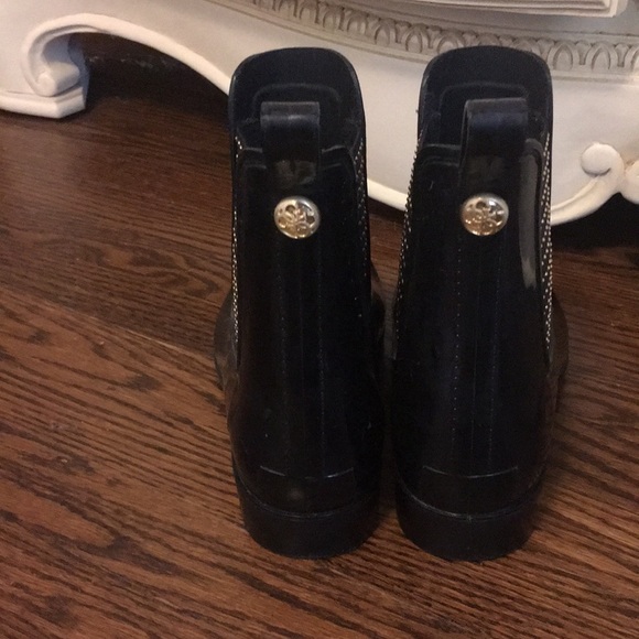 17. Black Guess Chelsea Style Rainboots🖤 - Picture 3 of 8